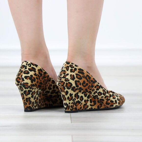 Rockabilly Faux Suede Leopard Round Toe Wedge Low Heel - Picture 7 of 11